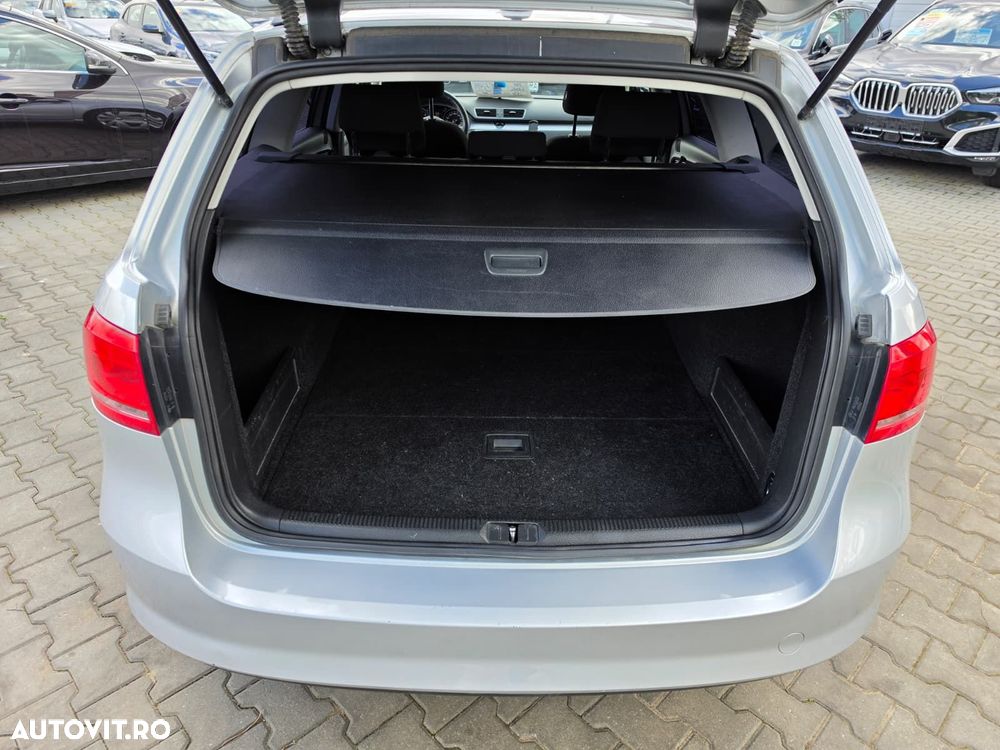 Volkswagen Passat - 12