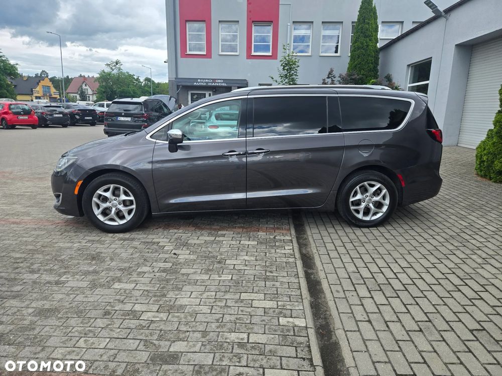 Chrysler Pacifica - 8