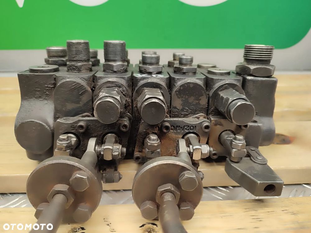 Rozdzielacz hydrauliczny 3469205165 ładowarka JCB - 2