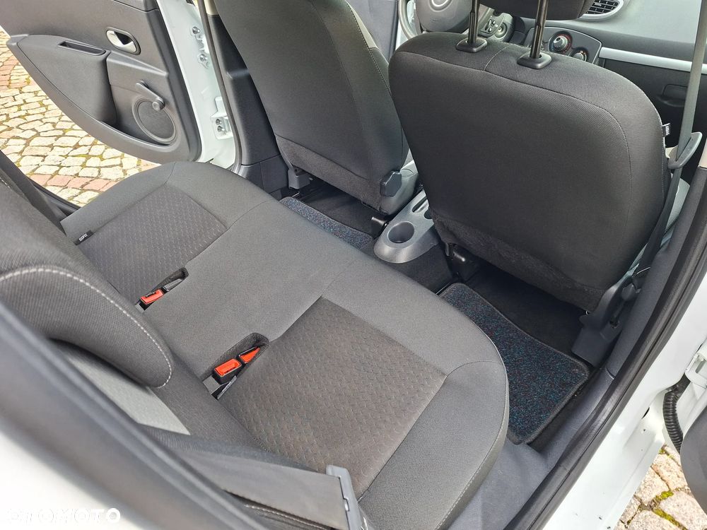 Renault Clio 1.2 16V 75 Collection - 15
