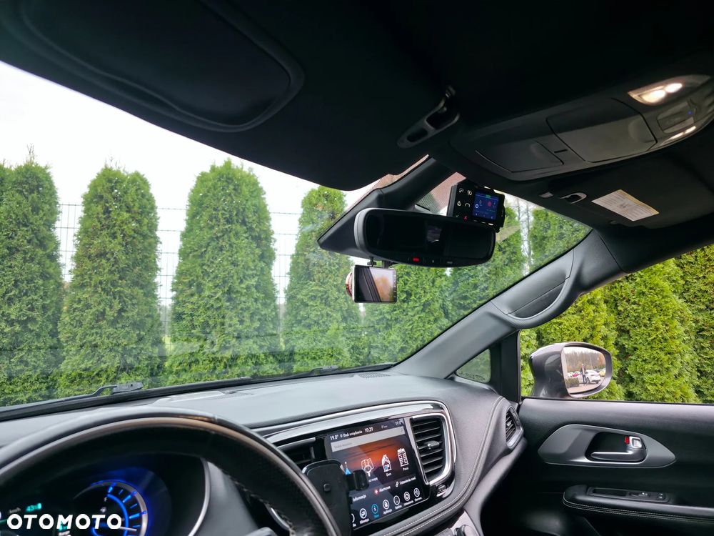 Chrysler Pacifica - 11