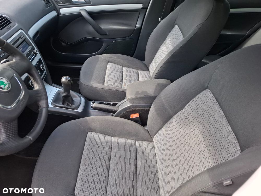 Skoda Octavia 1.6 Combi Style - 13