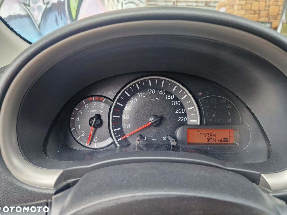 Nissan Micra 1.2 Bild der Frau - 12