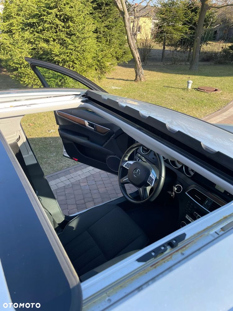 Mercedes-Benz Klasa C 180 CGI Automatik BlueEFFICIENCY Elegance - 14