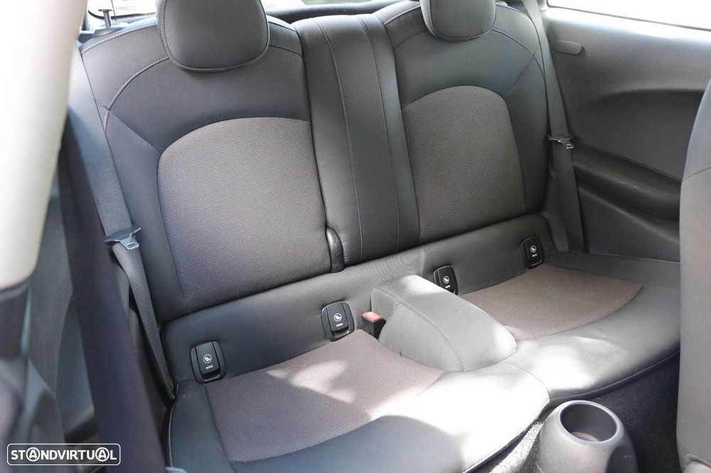 MINI 3 Portas One - 18