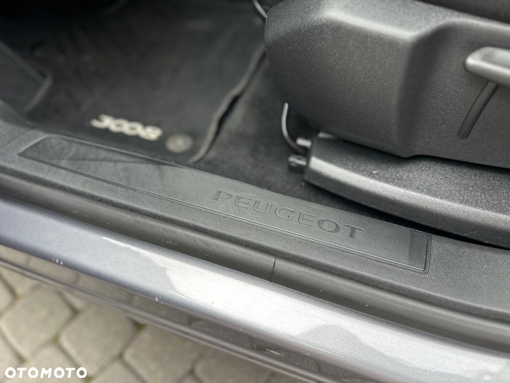 Peugeot 3008 1.5 BlueHDi Allure S&S - 17