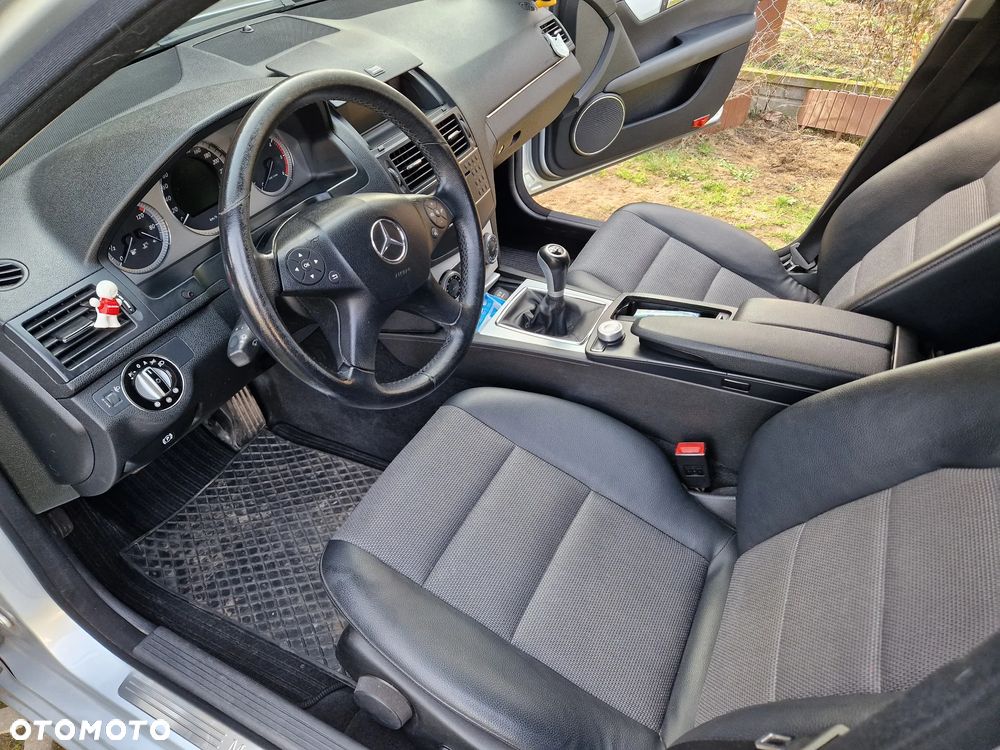 Mercedes-Benz Klasa C 220 CDI DPF Avantgarde - 17