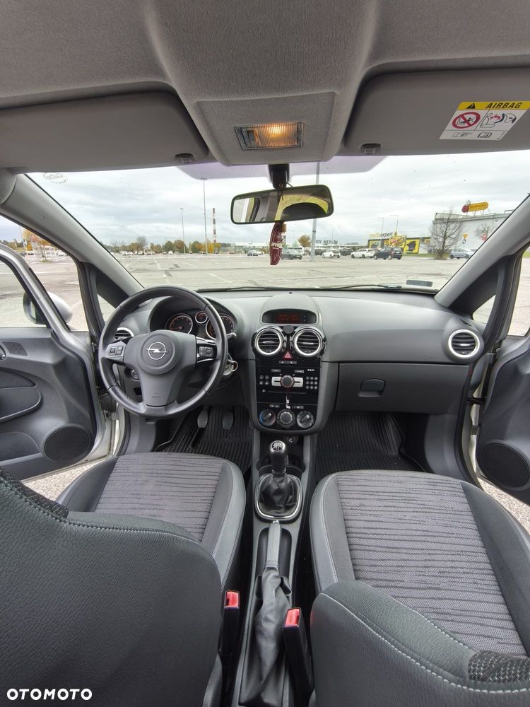 Opel Corsa 1.2 16V Essentia - 12