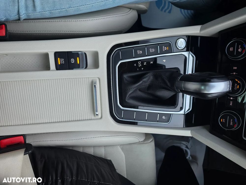 Volkswagen Passat - 25