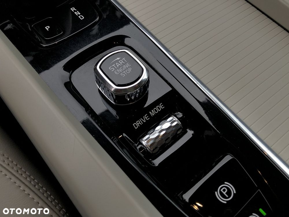 Volvo V60 B4 D Momentum Pro - 19
