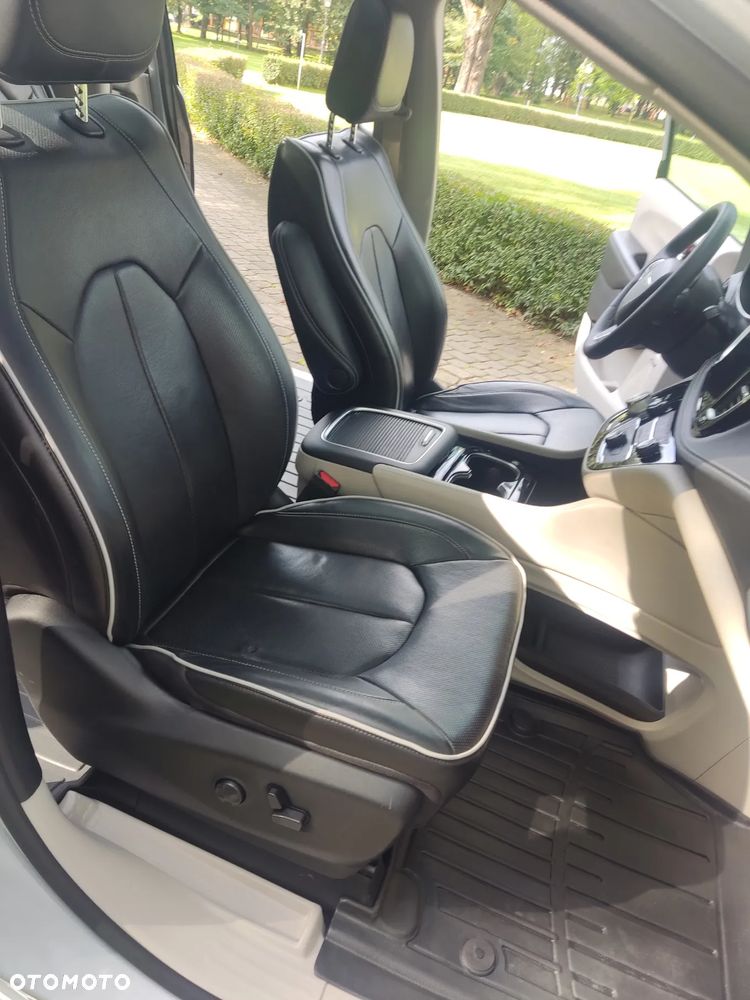 Chrysler Pacifica - 10
