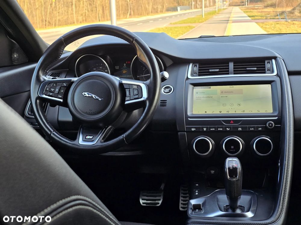Jaguar E-Pace 2.0 i4D AWD R-Dynamic HSE - 27