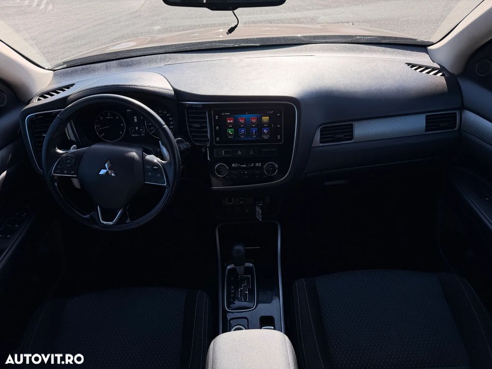 Mitsubishi Outlander - 13