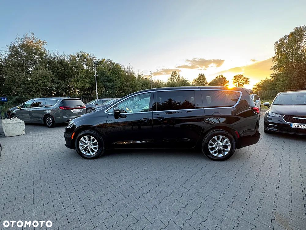 Chrysler Pacifica - 5