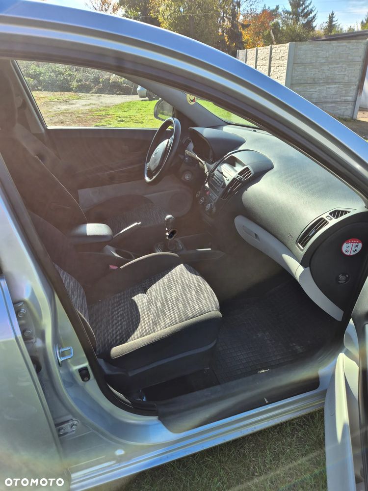 Kia Ceed - 10