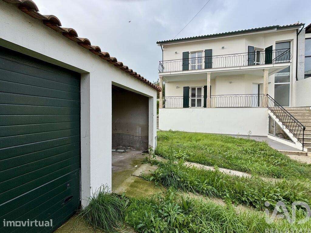 Moradia geminada T5 em Anha de 228 m2 - Grande imagem: 4/38