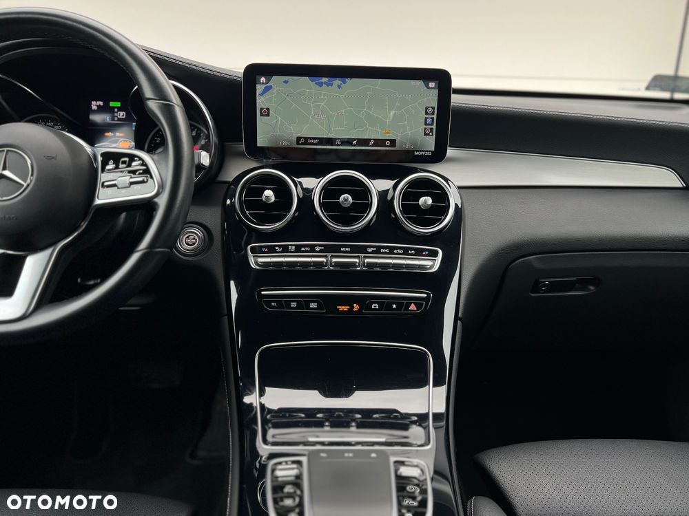 Mercedes-Benz GLC 200 4Matic 9G-TRONIC AMG Line - 23