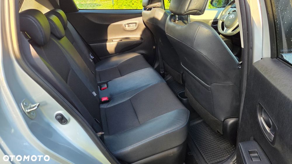 Toyota Yaris Hybrid 100 Selection Platinum - 10
