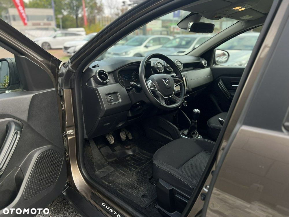 Dacia Duster 1.6 SCe Blackshadow S&S - 11