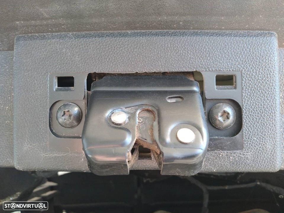 FECHADURA DE PORTA MALA RENAULT CAPTUR II - 1