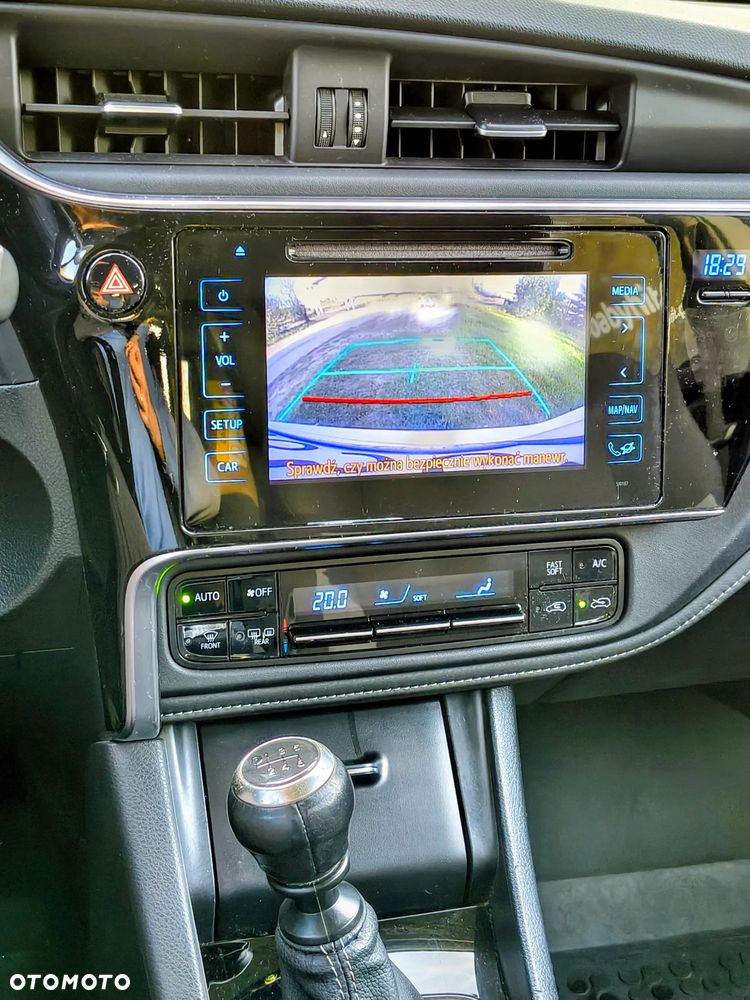 Toyota Auris 1.6 Premium - 16