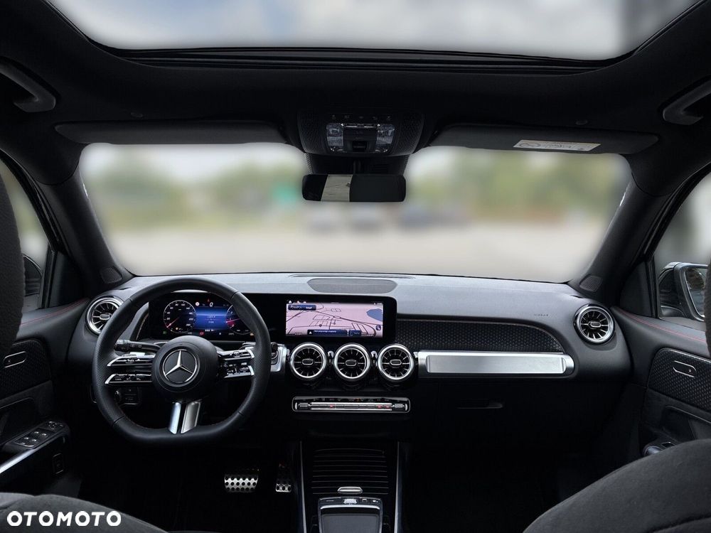 Mercedes-Benz GLB - 11