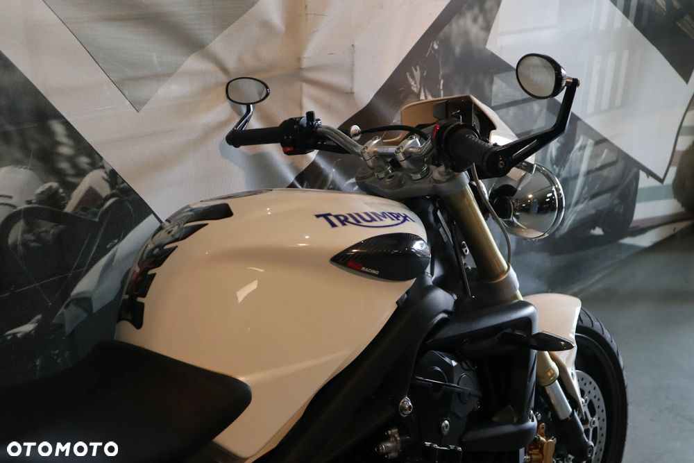Triumph Street Triple - 22
