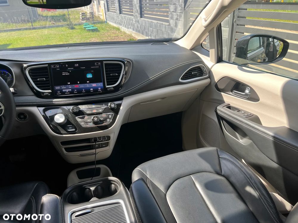 Chrysler Pacifica - 17