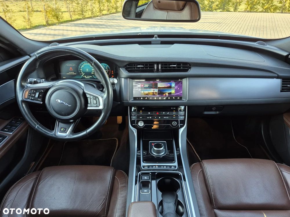Jaguar XF 2.0 i4D AWD Prestige - 8