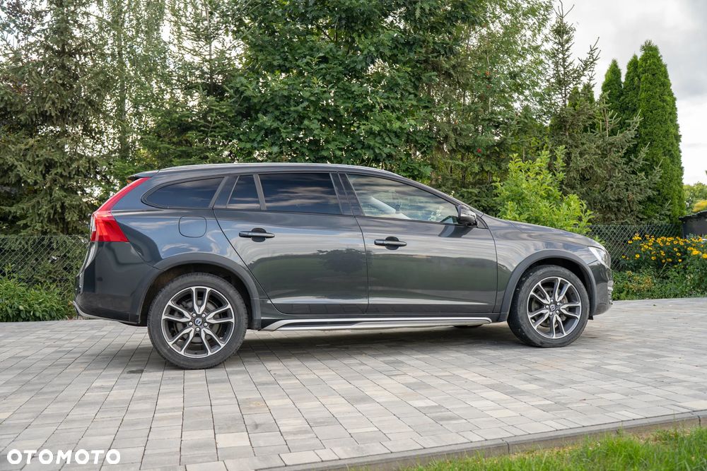 Volvo V60 Cross Country - 6