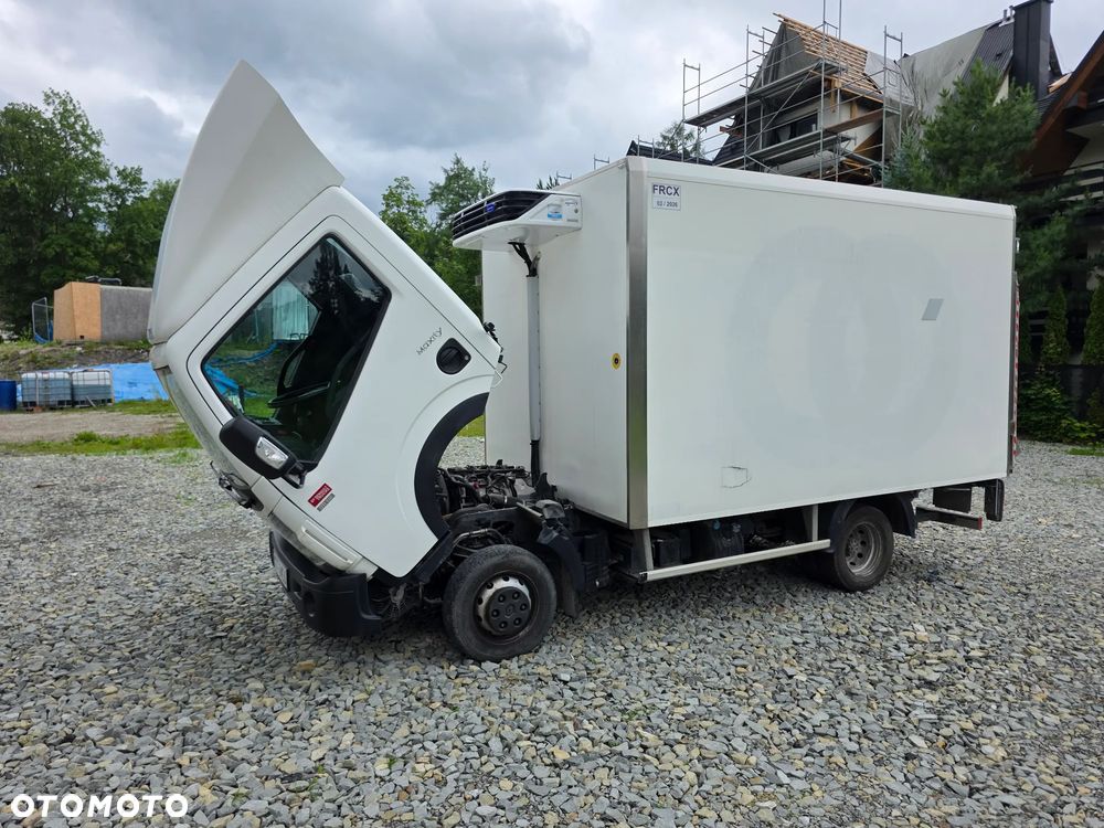 Renault Maxity - 8