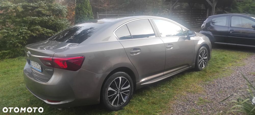 Toyota Avensis 2.0 D-4D Premium - 21