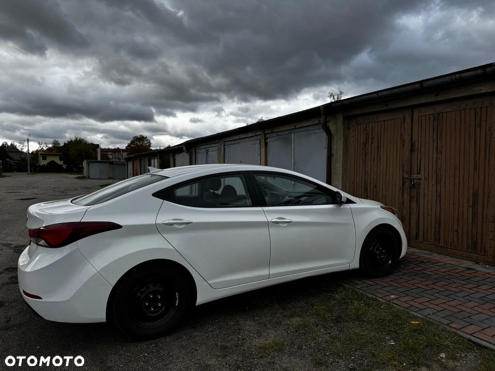 Hyundai Elantra - 9