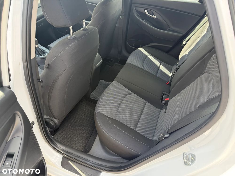 Hyundai i30 1.5 DPI Classic + - 9