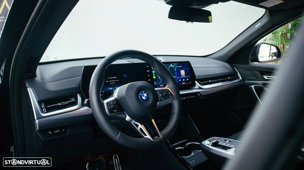 BMW iX2 eDrive20 Pack Desportivo M - 7