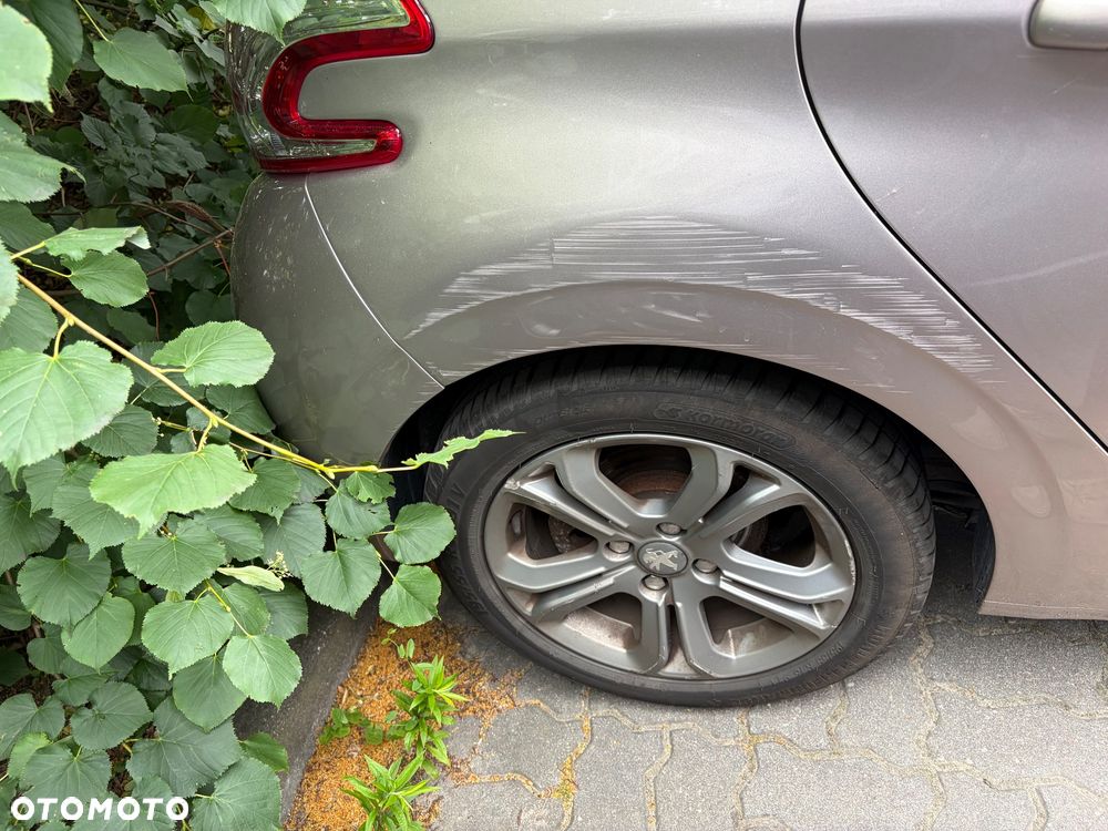 Peugeot 208 e-HDi FAP 92 EGS6 Stop&Start Allure - 14
