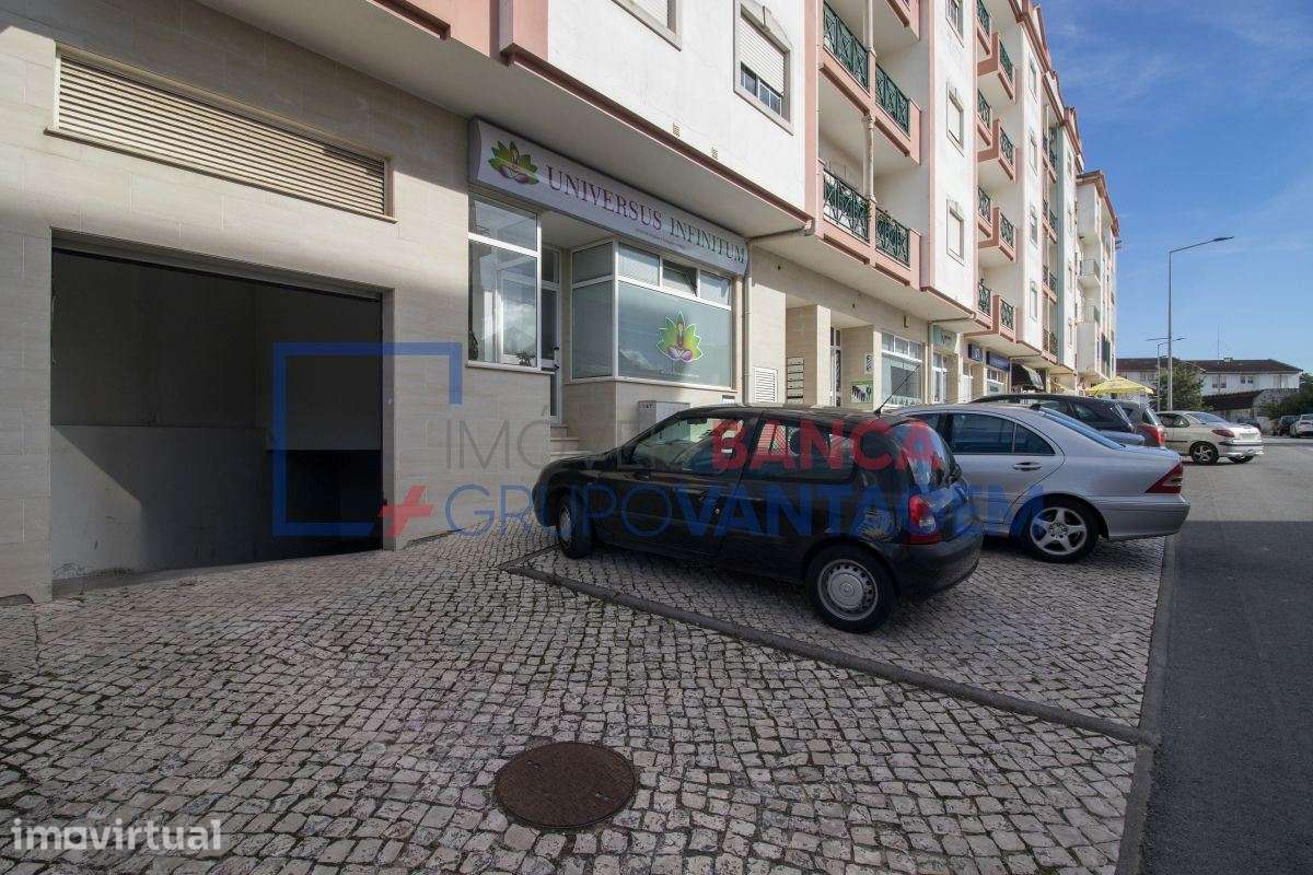 Garagem com 13m², para arrumos, no centro do Cadaval - Grande imagem: 3/15