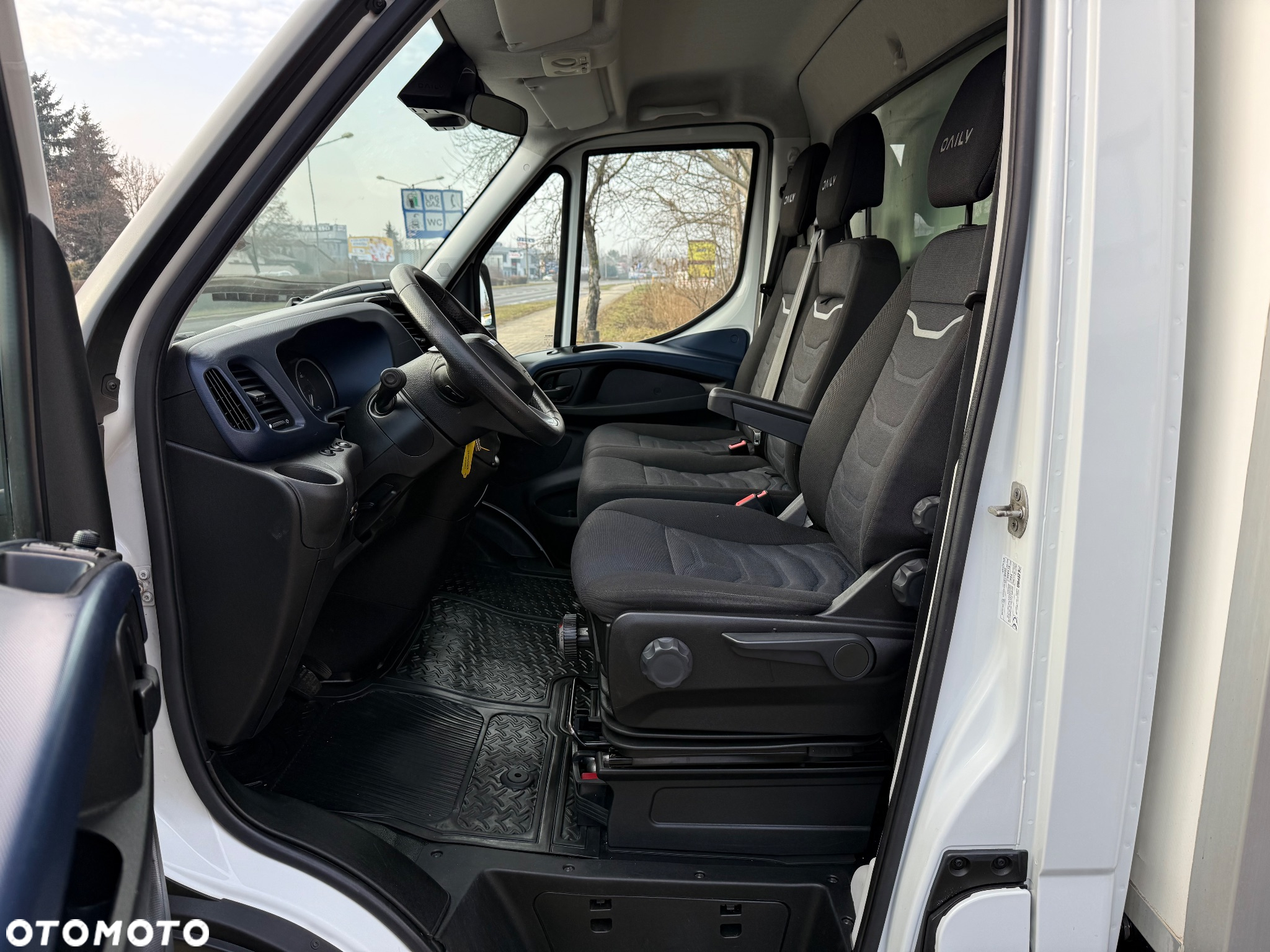 Iveco DAILY 35-160 HI-MATIC KONTENER 8 EUROPALET WINDA ZEPRO - 25