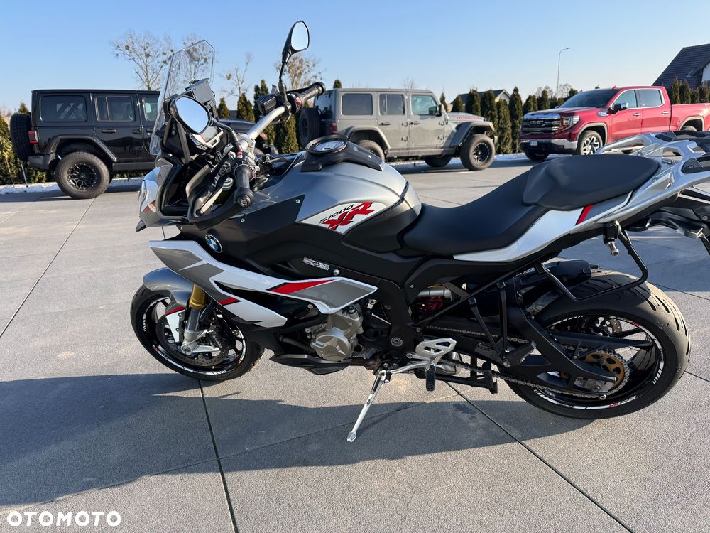 BMW XR - 9