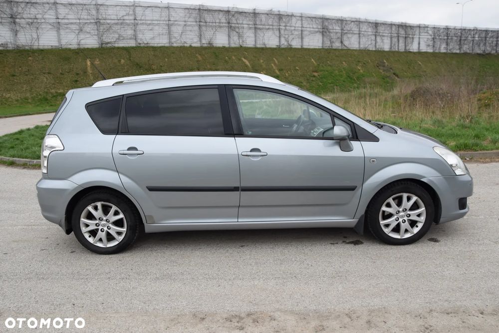 Toyota Corolla Verso 2.2 D-4D Sol + - 7