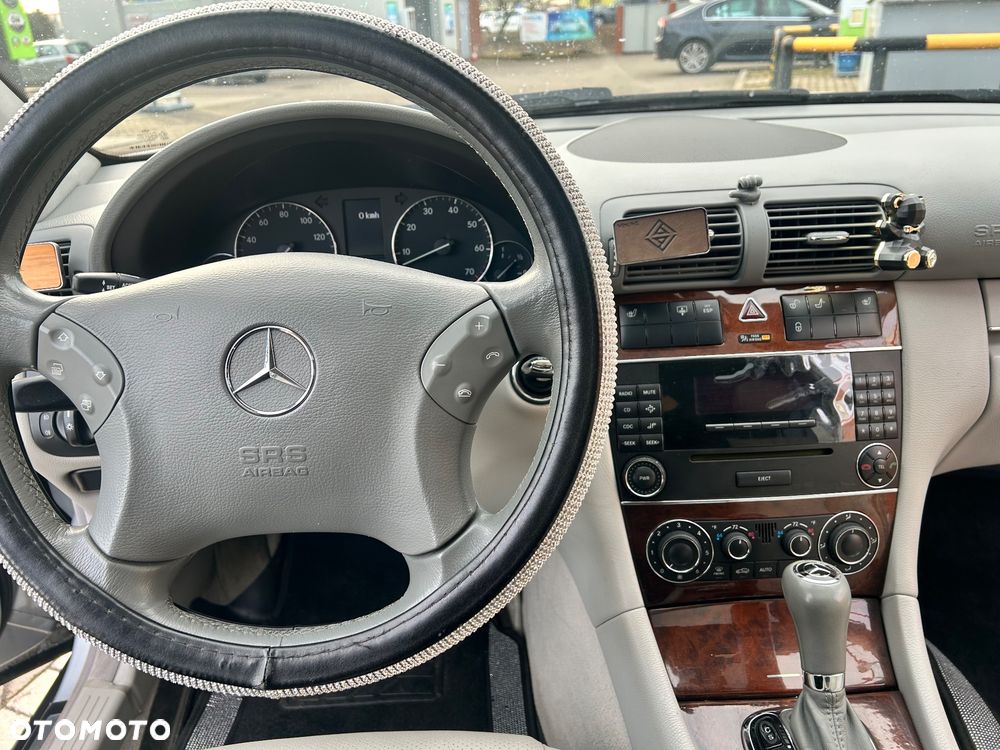 Mercedes-Benz Klasa C 280 4Matic Automatik Avantgarde - 23