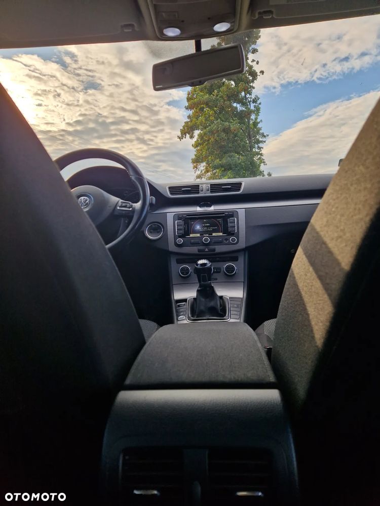 Volkswagen Passat 2.0 TDI Comfortline - 14