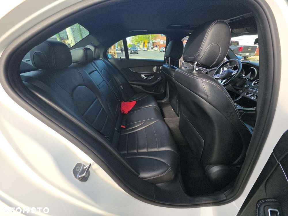 Mercedes-Benz Klasa C 300 4Matic 9G-TRONIC AMG Line - 12