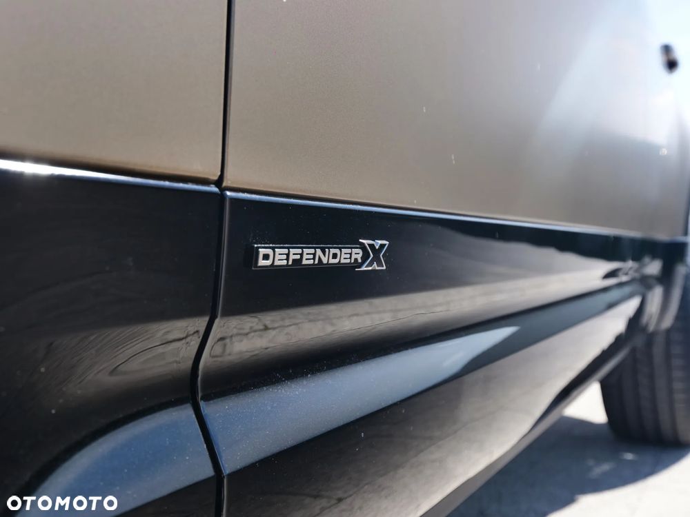 Land Rover Defender - 10