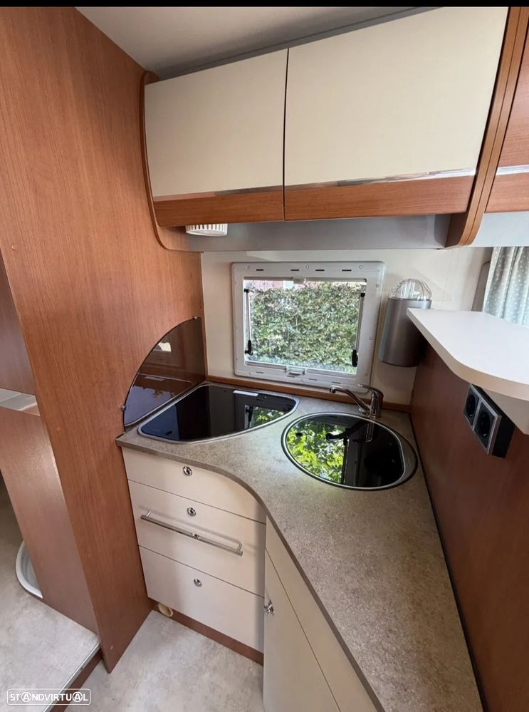 Chausson Welcome I 778 Cama central + Basculante + frigorífico 190L - 9