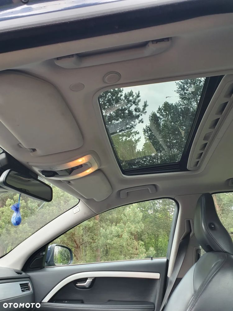 Volvo V70 D2 Momentum - 11