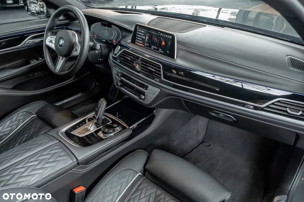 BMW Seria 7 750i xDrive sport - 26