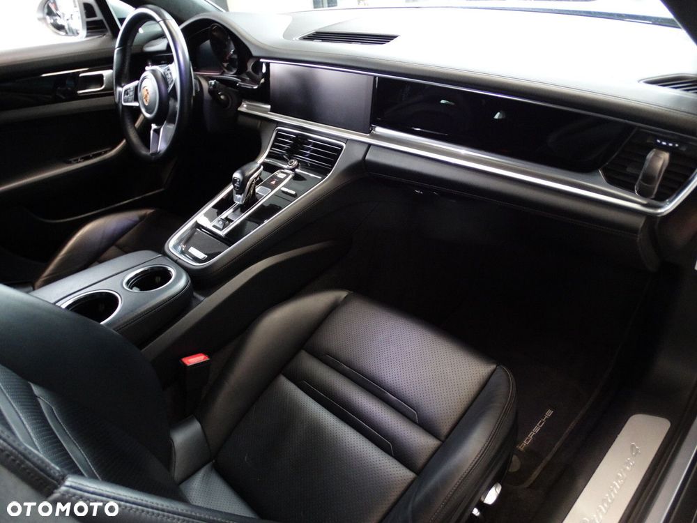 Porsche Panamera - 18