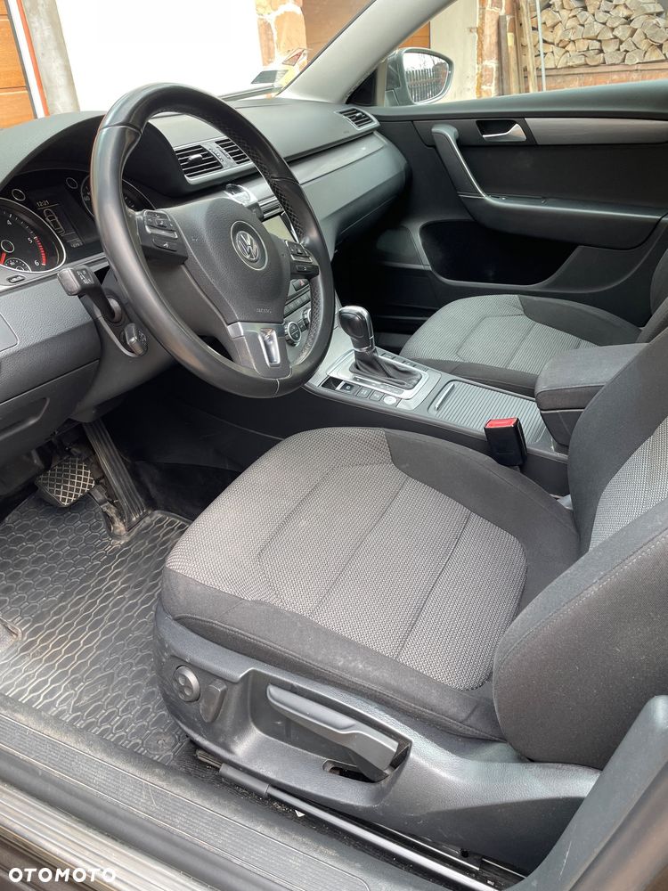 Volkswagen Passat 2.0 TDI Comfortline DSG - 31