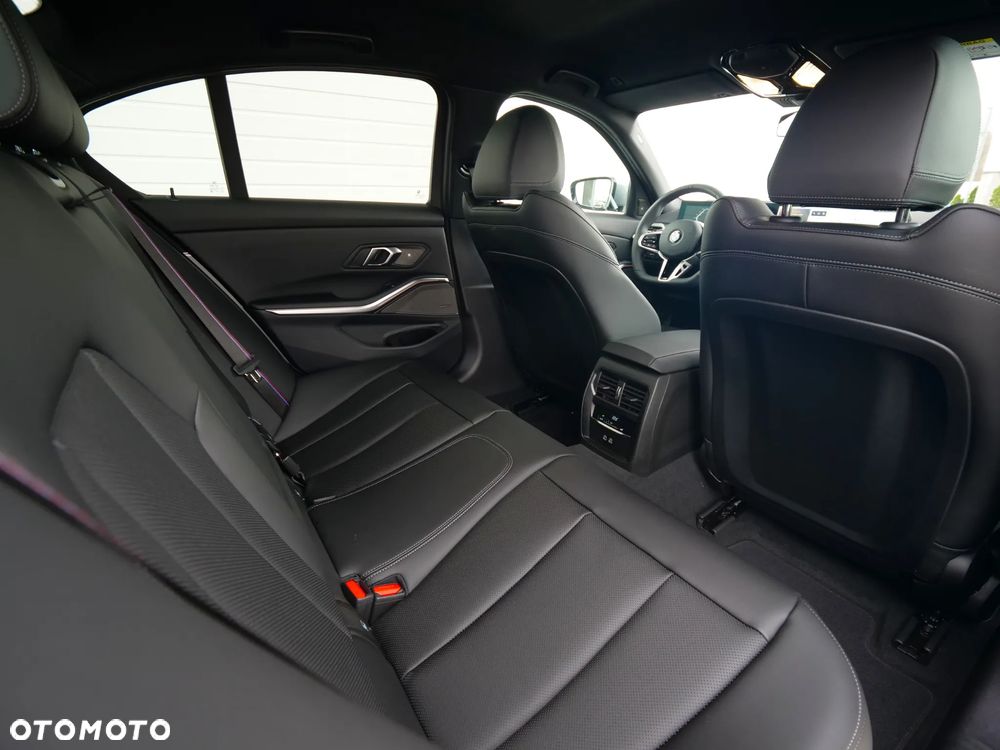 BMW Seria 3 330i xDrive M Sport sport - 40